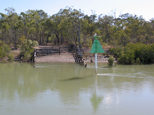 Cattle Crossing where the Narrows dries to 2 meters above low water